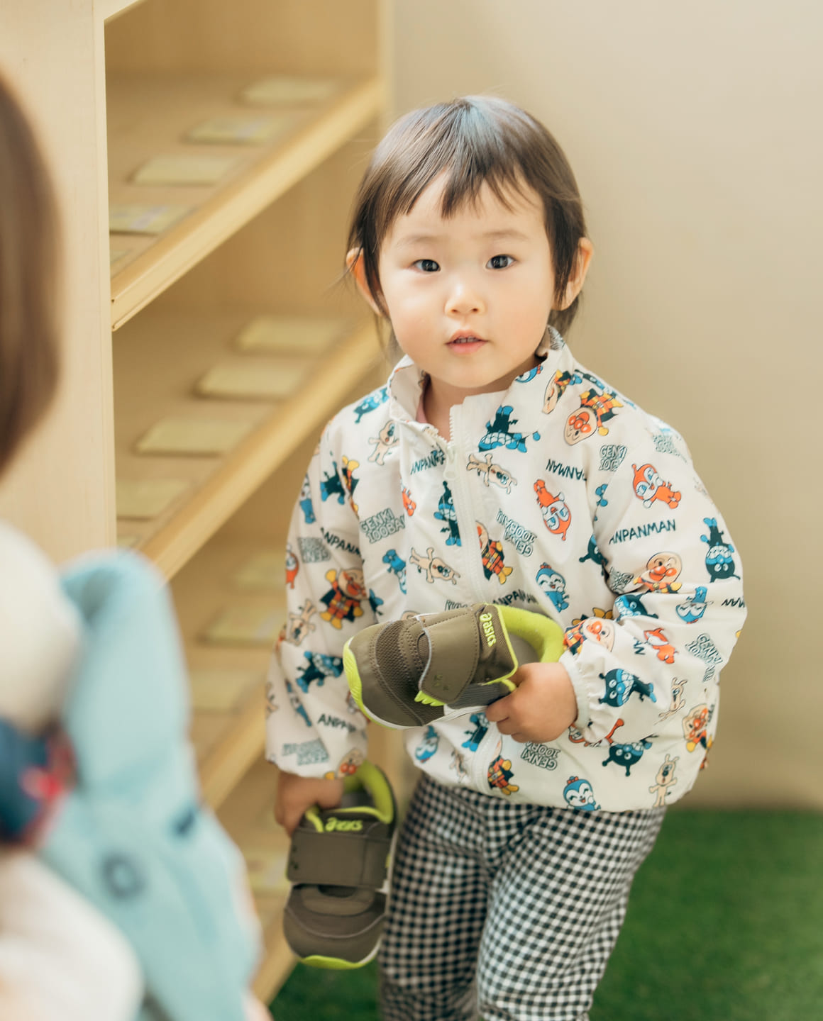 降園のバスに乗り込む子どもたち