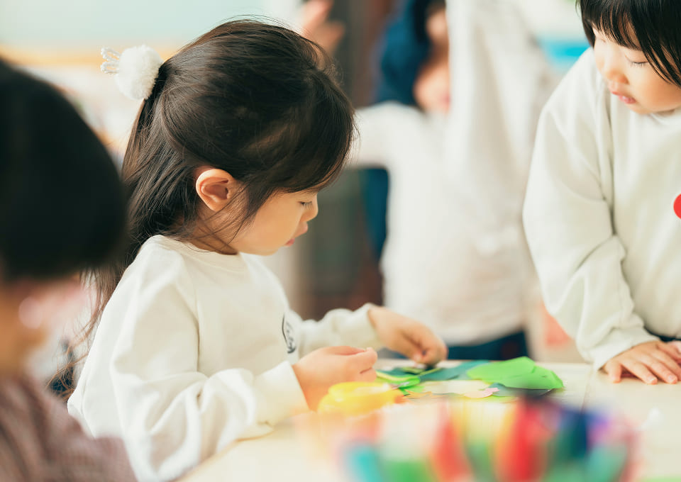 工作をする子どもたち