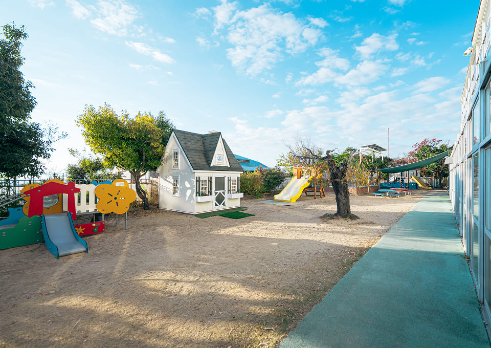 遊具のある園庭